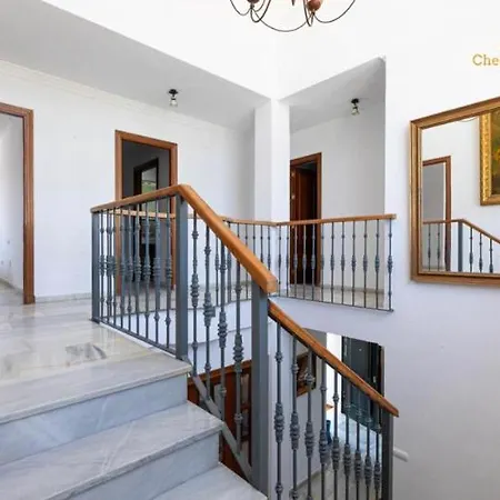 Del Mar Villa *